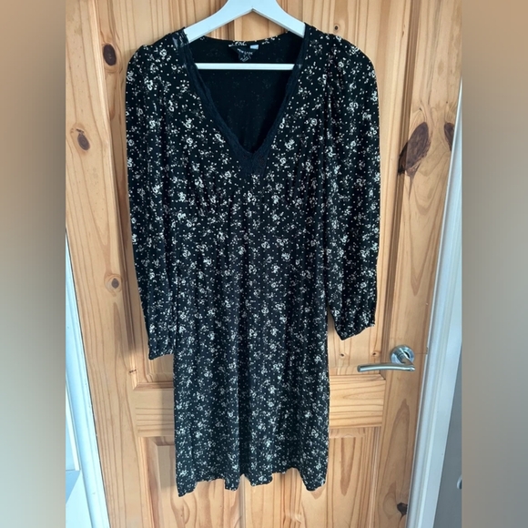 New Look Dresses & Skirts - New Look Black Floral Long Sleeve Dress